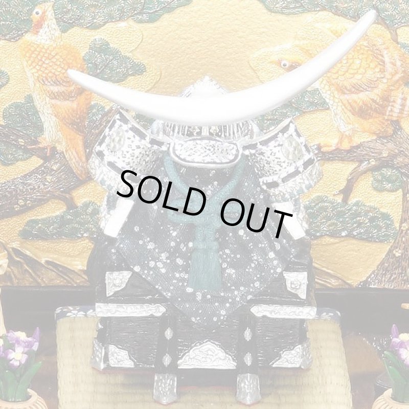 画像2: 送料無料！五月人形伊達公櫃付兜中銀収納飾り（茶） (2)