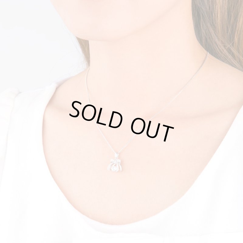 画像4: クロスフォーニューヨークジュエリー「ダンシングストーンネックレス／Dancing Ribon wreathダンシングリボンリース」 (4)