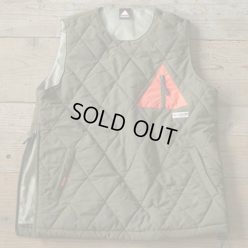 画像11: ゆるキャン△WILDERNESS EXPERIENCEコラボテントポケット中綿ベスト (11)