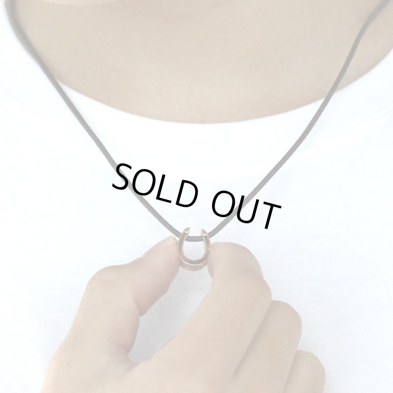 画像2: 江戸べっ甲「伊勢屋」六代目森田孝雄作「匠の本べっ甲 馬蹄ペンダント」 (2)