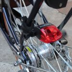 画像2: 電池交換・充電不要！走ると光る自転車専用セーフティーライト (2)