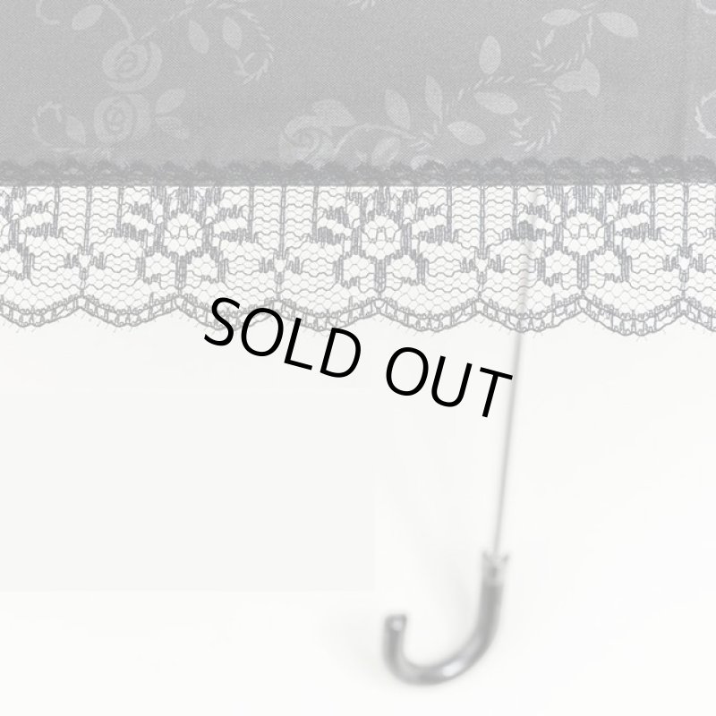 画像2: 日傘折傘UVカット99%遮熱遮光「ゴシック調レースブラック&裏シルバーエンボス総柄三つ折り日傘」 (2)