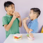 画像2: Melissa＆Doug（メリッサ＆ダグ）幼児玩具「フェルトサンドウィッチセット」  (2)