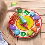 画像2: Melissa＆Doug（メリッサ＆ダグ）幼児玩具「形合わせ時計」  (2)