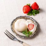 画像3: 母の日企画 ホシフルーツ あまおうのクリームいちご大福fuwaru3個入＆幸せのプリザーブドフラワーアレンジメント クリスタルドームセット (3)