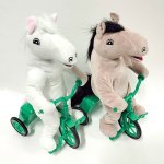 画像3: とぼけ顔のシロとグレ おさんぽUMAさん三輪車で今日も出発！ (3)