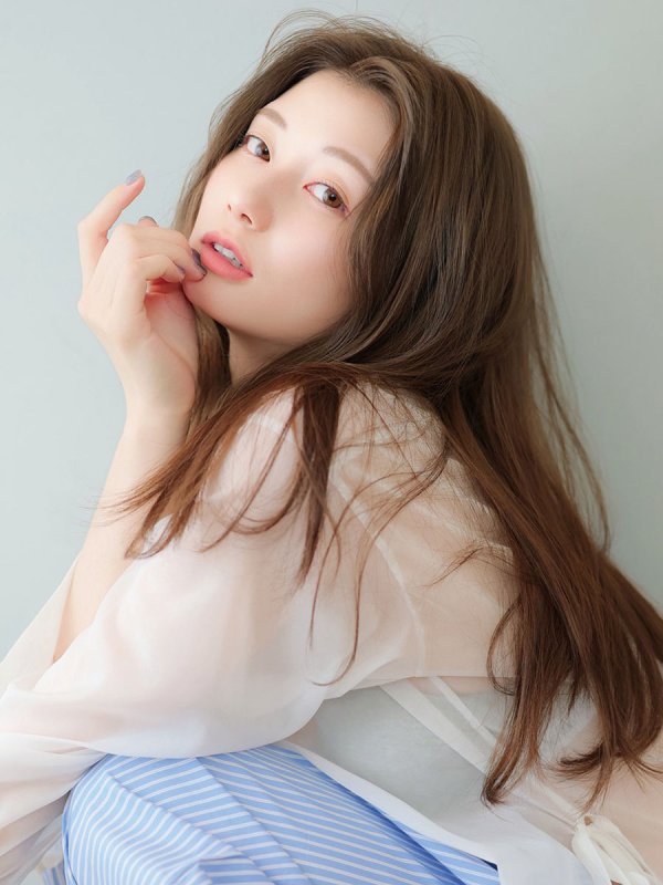 画像1: 2027年SY卓上 瀬戸環奈カレンダー (1)