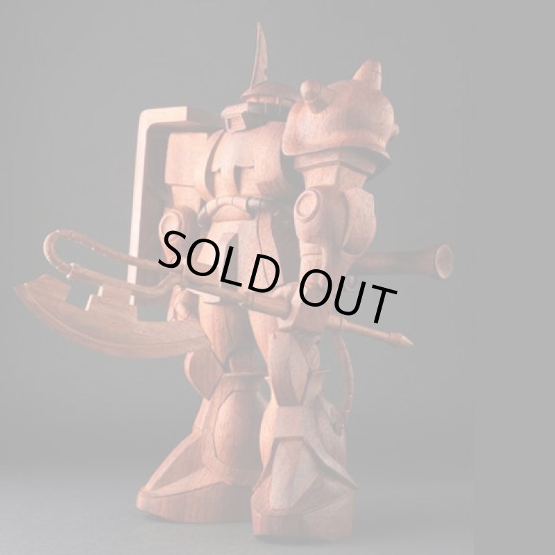画像2: 機動戦士ガンダムオフィシャル熟練仏師手彫り「木彫シャアザクMS-06S-ZAKU II」 (2)