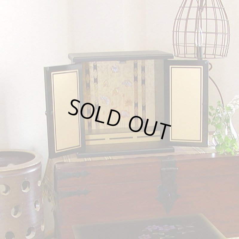 画像3: 送料無料漆器ミニ仏壇「金蒔」 (きんまき.光沢塗り仕上げ,仏具,小型.モダン,おしゃれ,伝統漆器,和室,洋室,蒔絵) (3)