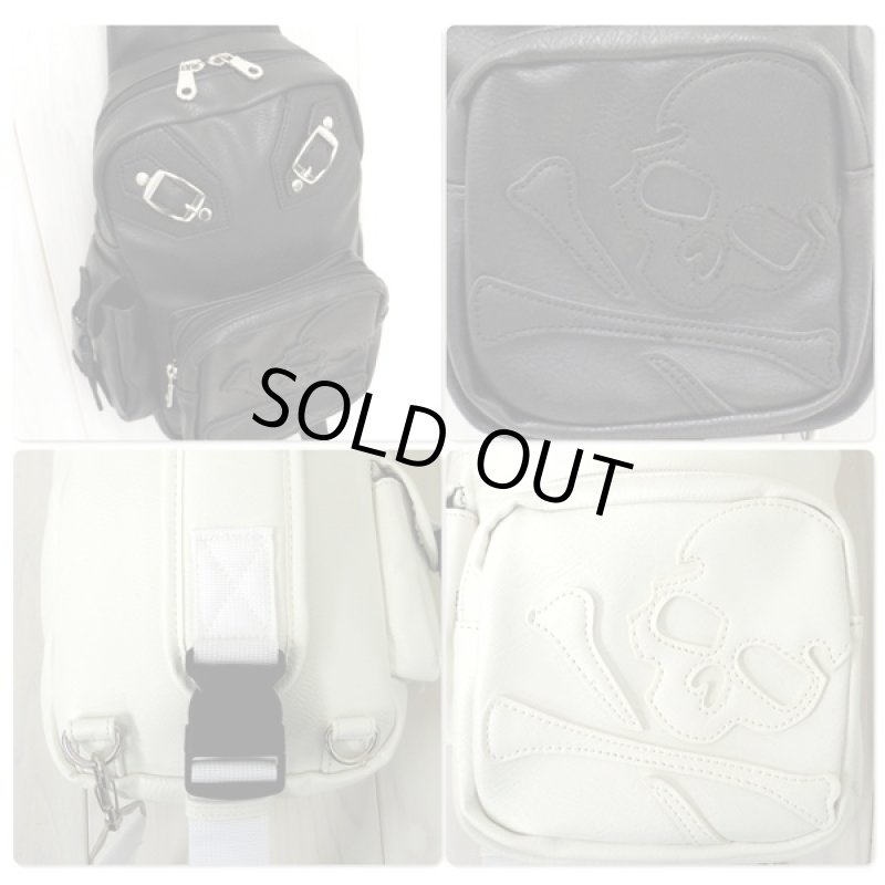 画像5: ダイカットスカルHARDボディバッグ(男女兼用,髑髏,セミサークル,ワンショルダー,海賊,ロック,バッグ,BAG,鞄,レザー調) (5)