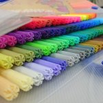 画像2: 100色カラーサインペンセット (マジックペン,水性サインペン,ケース入り,100カラー,持ち運べるバッグ型ケース付き) (2)