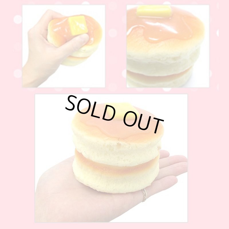 画像2: ふわふわホットケーキスクイーズ2個セット(むぎゅー,伸びる,柔らか,高さ7cm,直径8.5cm,そっくり,リアルホットケーキ) (2)