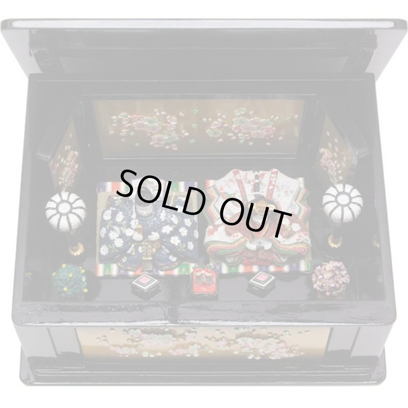 画像2: 雛人形・内裏雛瑞鳳中木製収納飾り桜(黒)(送料無料,卓上ミニひな人形,陶器製,コンパクト,初節句,女の子,ギフト,贈り物,プレゼント,雛祭り,3月3日) (2)