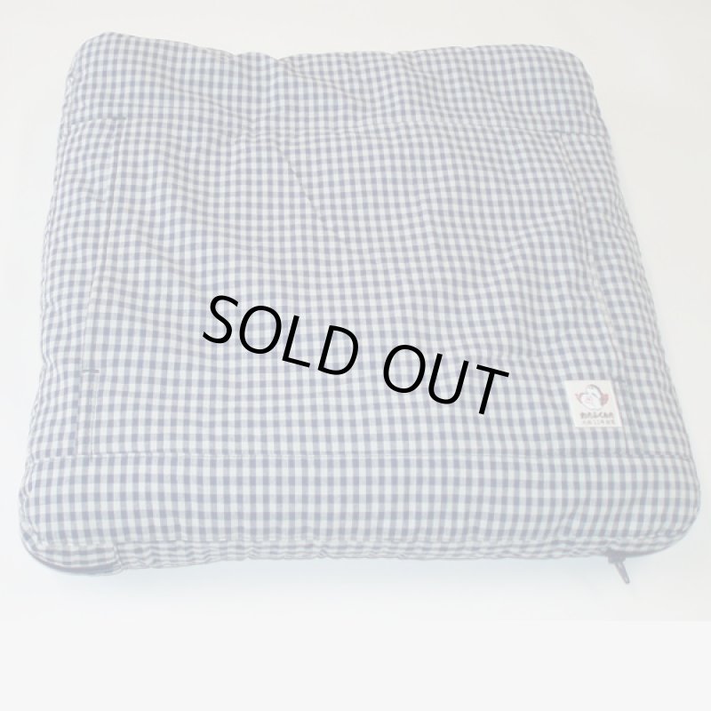 画像2: 66%OFF!!おたふくわたクッションブランケット（クッション/毛布/防災頭巾/防災用/避難道具/冷房対策/ポケット付き）　 (2)