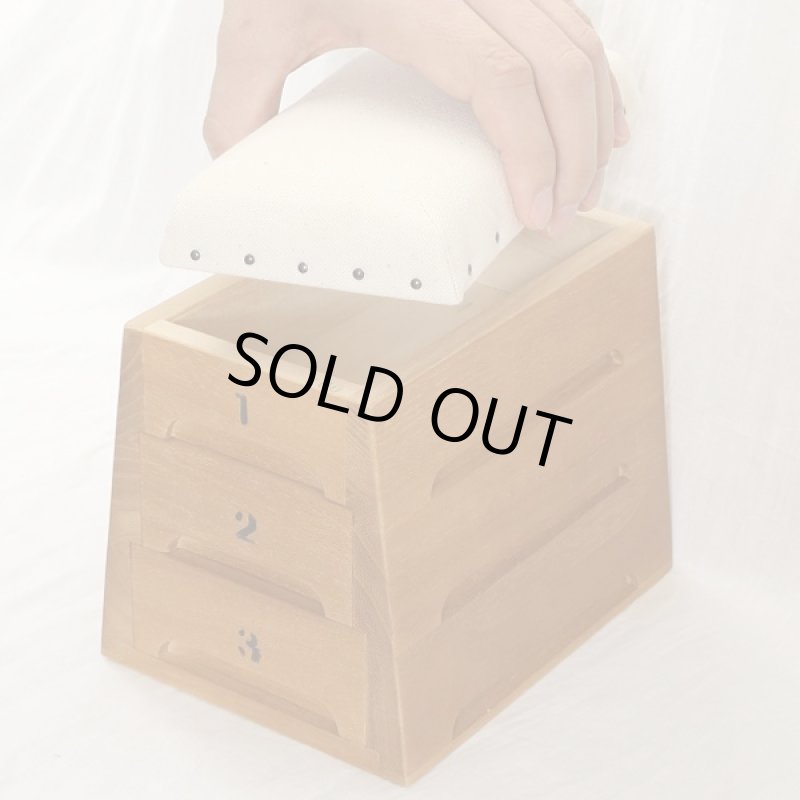 画像2: 卓上跳び箱小物入れ「3段」(卓上小物入れ,コンパクト収納ケース,懐かしの文具,天然木,桐,除湿,防臭,ティモン,引き出し式) (2)