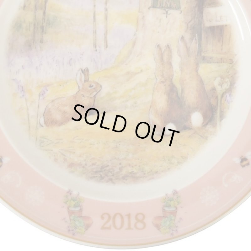 画像3: ピーターラビット2018イヤーズプレート (PETER RABBIT,お皿,皿たて付き,陶器,食器,ムーミン公式,2018年,記念限定品,20cm,ギフト) (3)