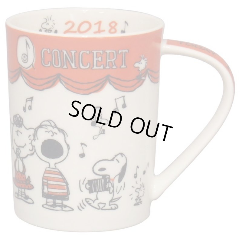 画像2: スヌーピー2018イヤーズマグカップ (SNOOPY,コップ,陶器,食器,スヌーピー公式,2018年,記念限定品,ギフト,贈り物) (2)